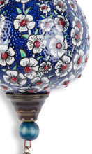 Load image into Gallery viewer, Ceramic Embossed Daisy Design | Mid size